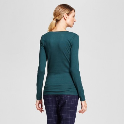 target green long sleeve shirt