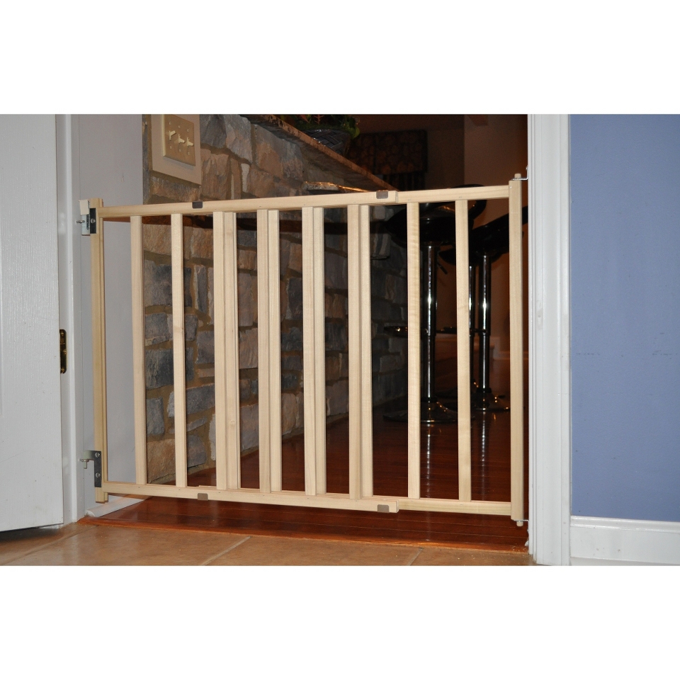 GuardMaster III 476 Std. Wood Slat Swing Baby and Pet Gate