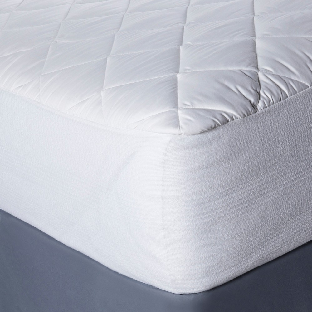 Temperature Regulating Mattress Pad (King) White - Threshold