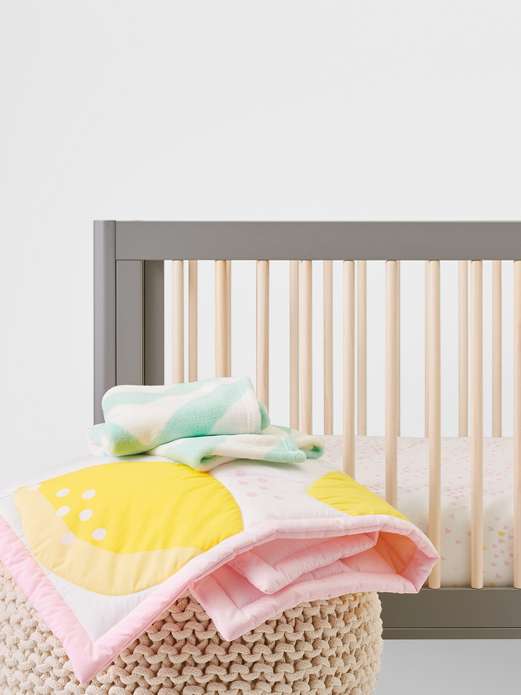 https://target.scene7.com/is/image/Target/1wk3_Baby_CloudIsland_Newness_23_Nursery_SB_BeddingSets_Small204042-191223_1577131659258?wid=521&qlt=60&fmt=pjpeg