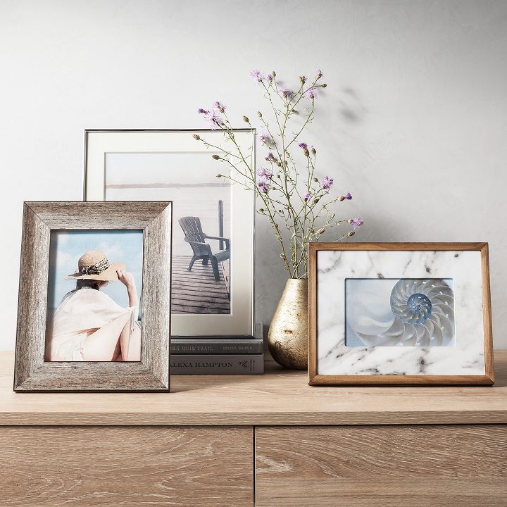 List 105+ Pictures How To Display Framed Photos On A Table Updated