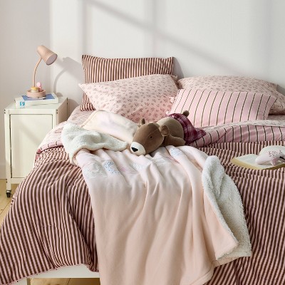 Детские мягкие игрушки The Hollister Collection at Target Boxer Short Bear Weighted Plush Throw Pillow — фото 2