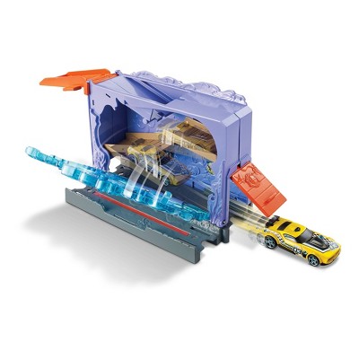 hot wheels city downtown aquarium bash playset