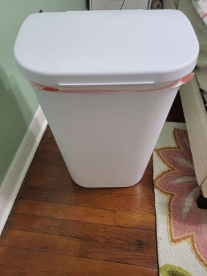 Sterilite 13 Gallon Plastic Swing Top Space Saving Flat Side Lidded  Wastebasket Trash Can For Kitchen, Garage, Or Workspace (4 Pack) : Target