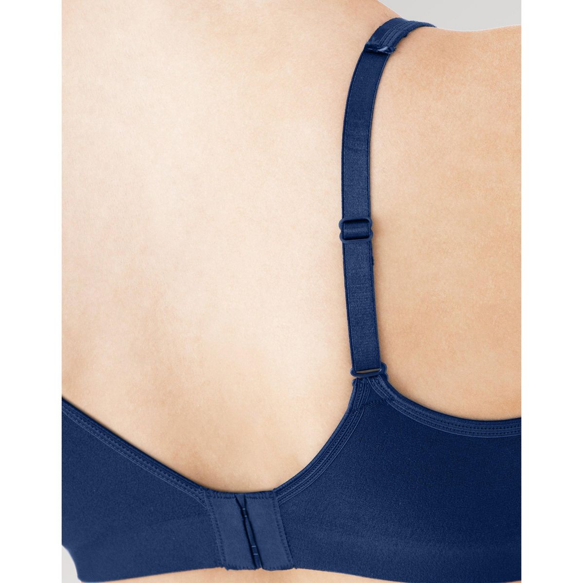 Hanes Foam Evolution Women’s Wireless Bra with SmoothTec Band - thumbnail 8