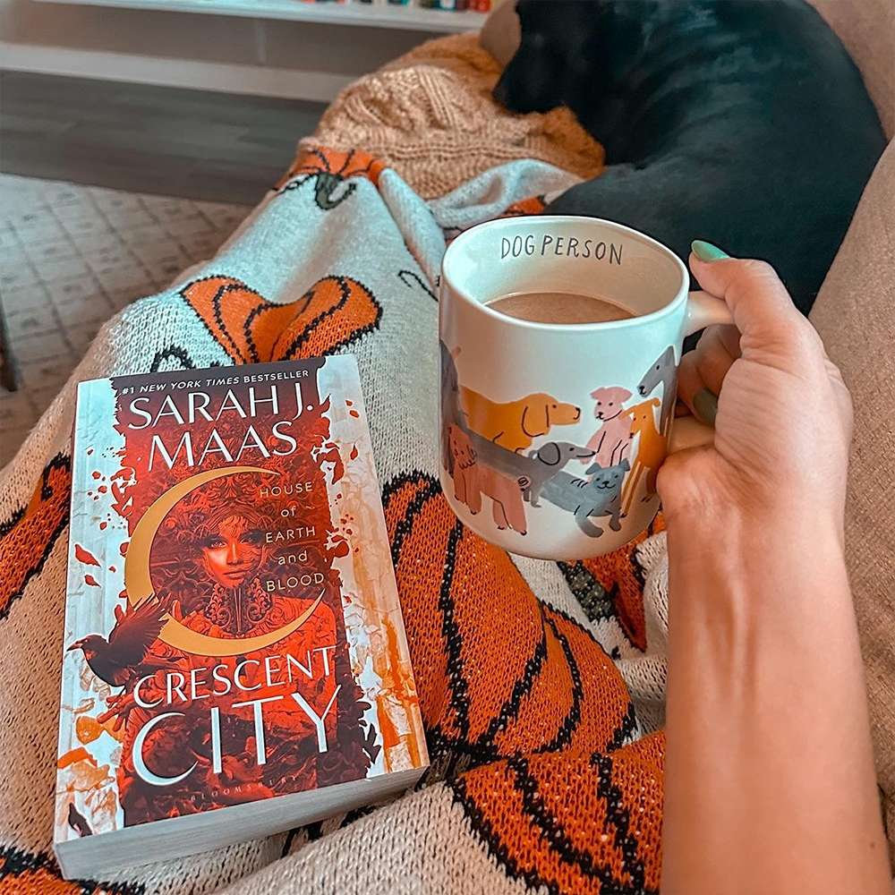 user image by @readwithkelssgram, House of Earth and Blood - (Crescent City) by Sarah J Maas