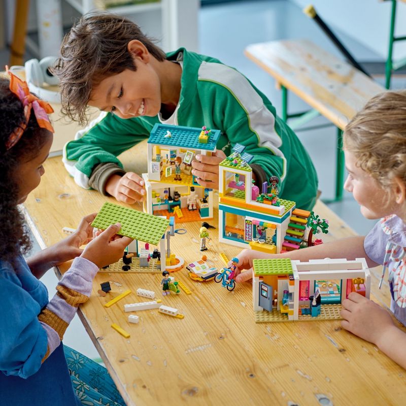 LEGO Friends Heartlake International School Toy Set 41731, 6 of 10