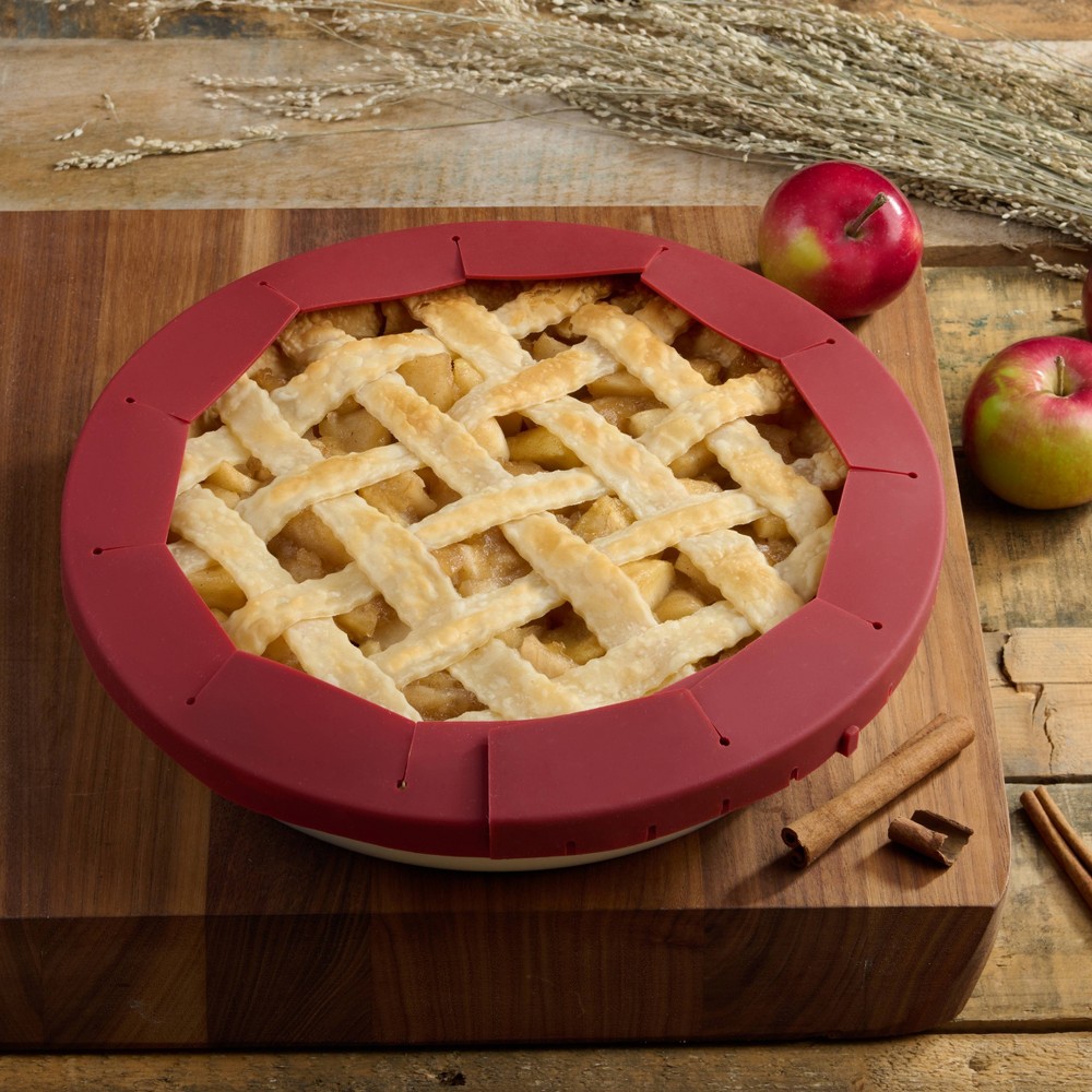 Trudeau Pie Shield - Red, baking and food decorating