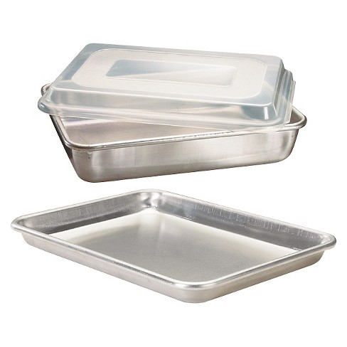 NORDIC WARE 9X13 INCH CAKE PAN WITH PLASTIC COVER