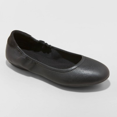 Black ballet flats target new arrivals