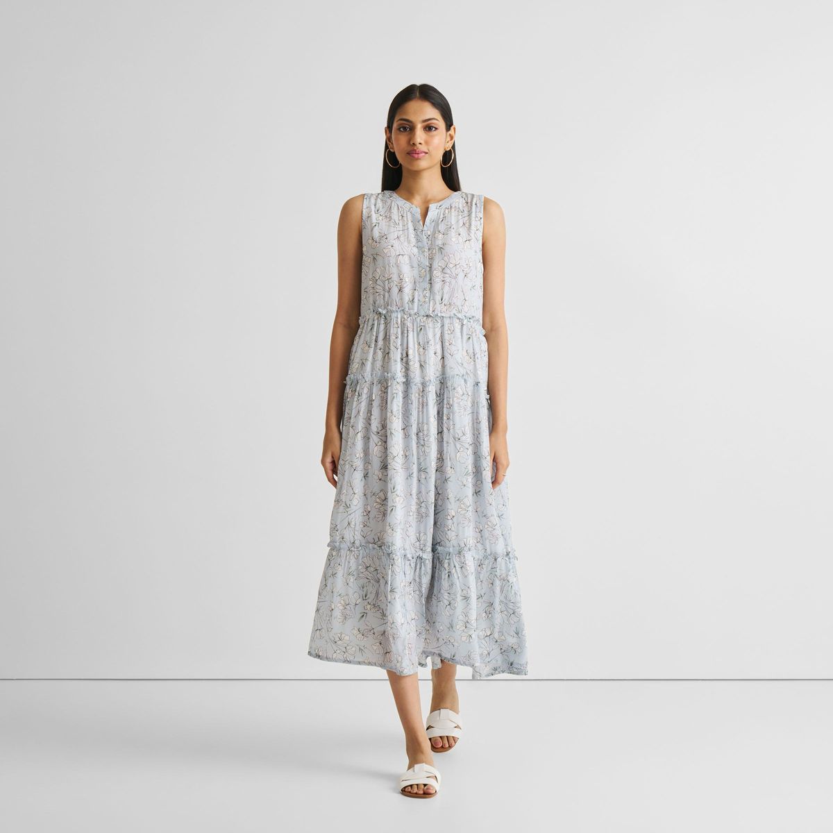 Reistor Women's Perfect Resort Maxi Dress in Blue Florals - thumbnail 2