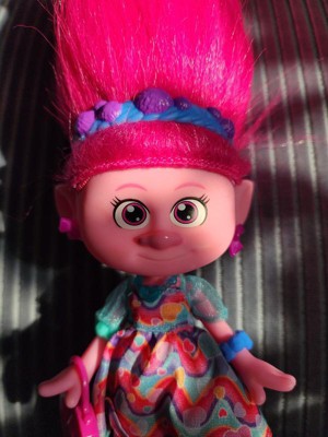 DreamWorks Trolls Band Together Queen Poppy Hairsational Reveals™ Fashion  Doll and 10+ Accessories