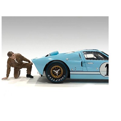 "Race Day 1" Figurine IV for 1/24 Scale Models by American Diorama