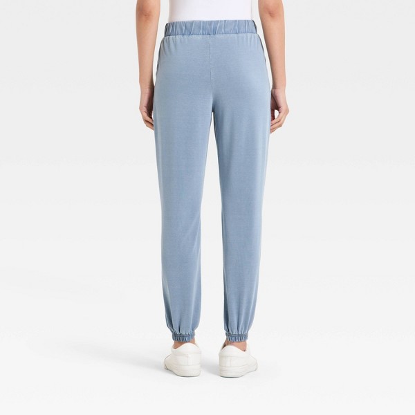 Pantalones jogger de mezclilla para mujer con cintura y puños elásticos - A New Day™ azul claro 2