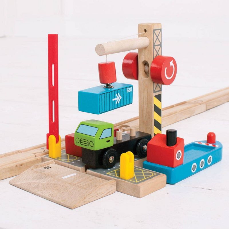 Bigjigs Rail Container Shipping Yard Wooden Railway Train Set Accessory, 5 of 8