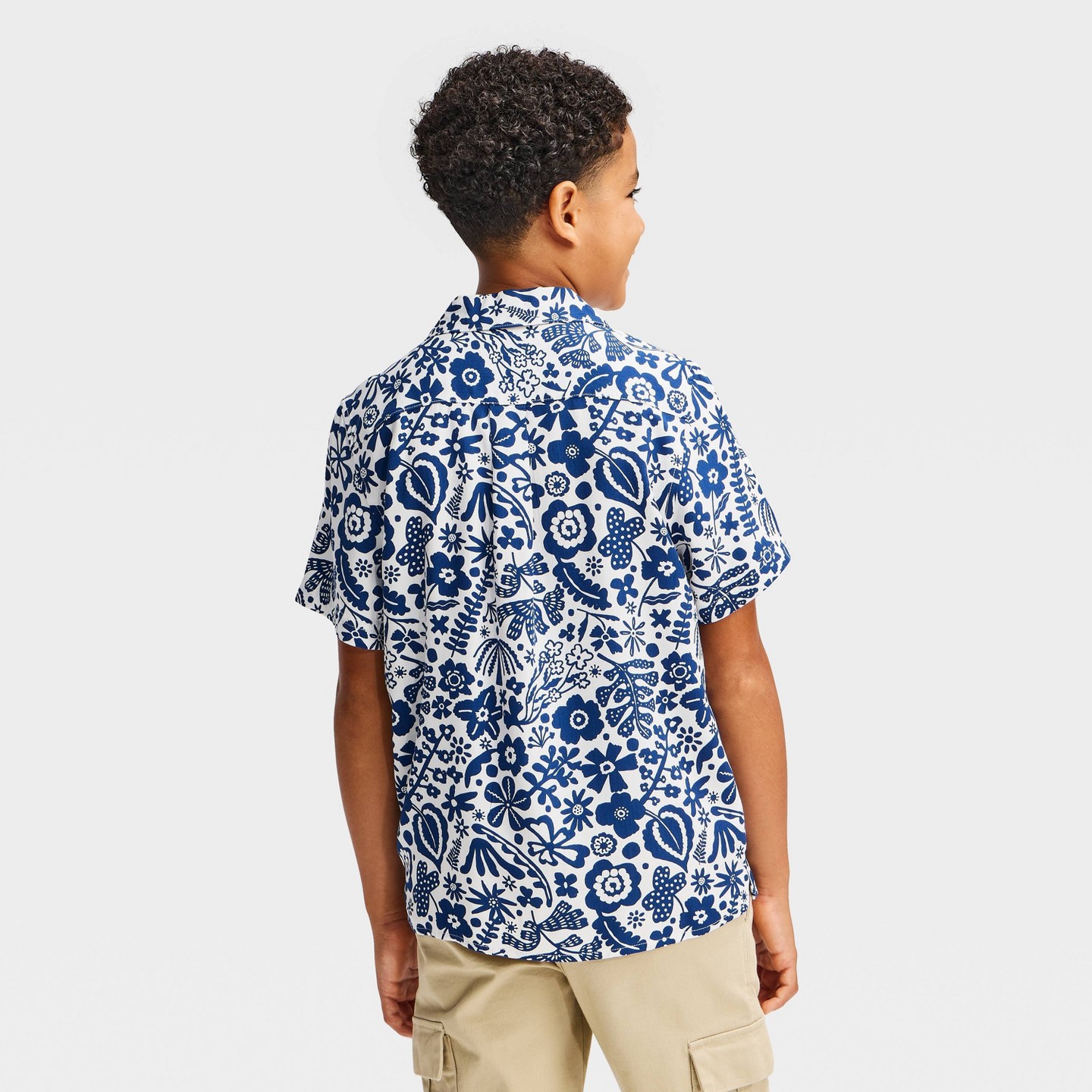 Детские рубашки Latino Heritage Month Woven Short Sleeve Collared Button-Down Shirt - Navy Blue Abstract, цвет: Тёмно-синий — фото 2