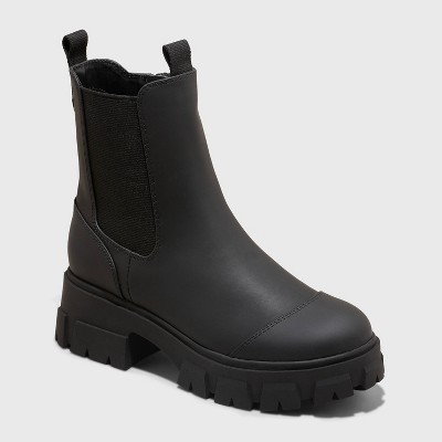 Black insulated outlet boots