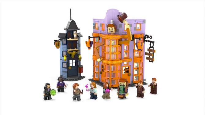 LEGO Harry Potter Diagon Alley: Weasleys&#39; Wizard Wheezes 76422, 2 of 8, play video