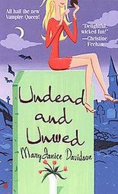 Undead and Unwed - (Queen Betsy) by  Maryjanice Davidson (Paperback)