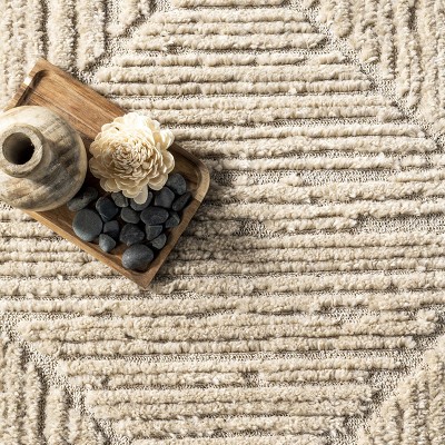 Beige Geometric 5' x 7' Synthetic Area Rug with Tassels