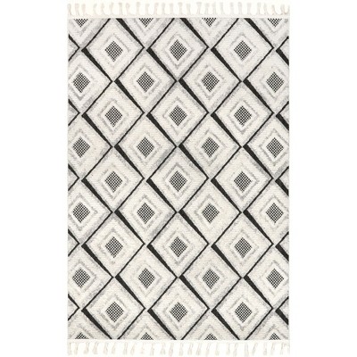 Nuloom Nerissa High/Low Diamond Tasseled Indoor Area Rug 5x7, Beige