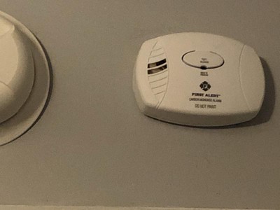 First Alert 2pk Co400cn2 Battery Powered Carbon Monoxide Detector