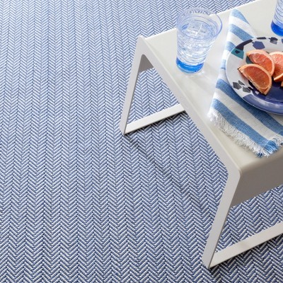 Denim and Ivory Herringbone Handwoven Synthetic Rug 4' x 6'