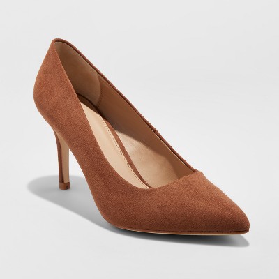wide width pointed toe pumps