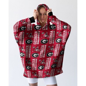NFL Georgia Bulldogs Adult Wearable Blanket - 1 of 2