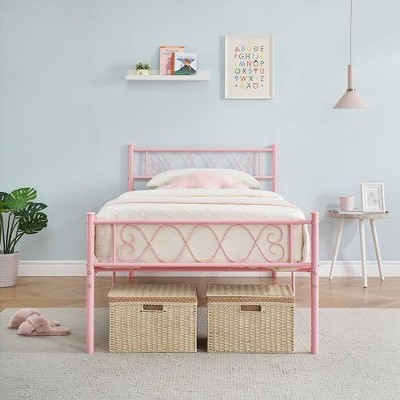 Homhougo Queen Size Metal Platform Bed Frame with Headboard and Footboard, Heart Shaped Bed Frame Pink