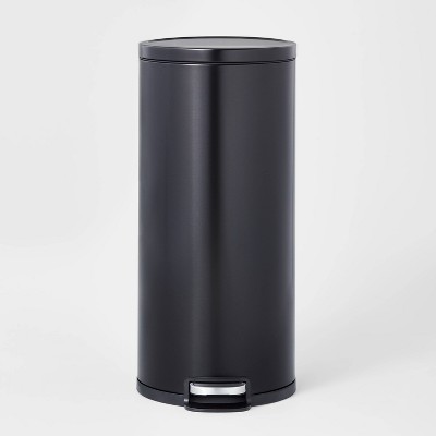 Umbra Brim 13 Gallon Trash Can with Lid and Stainless Steel Foot Pedal, Black