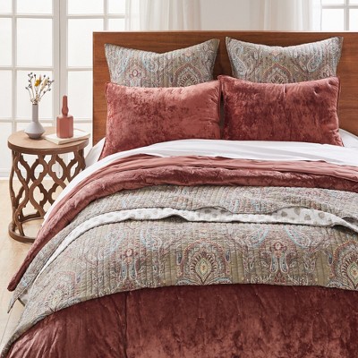 Luxurious King-Sized Reversible Red Velvet Quilt