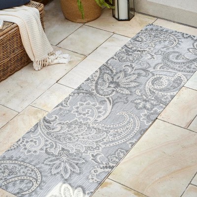 Paisley Elegance Light Gray/Ivory 2' x 8' Synthetic Indoor/Outdoor Runner