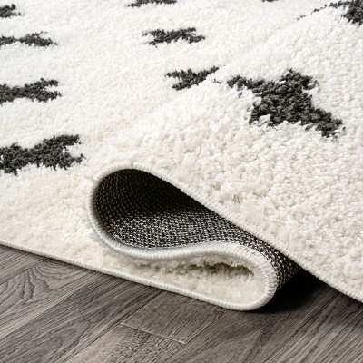 Cristo Berber-Inspired White & Black Geometric Shag Rug 4' x 6'