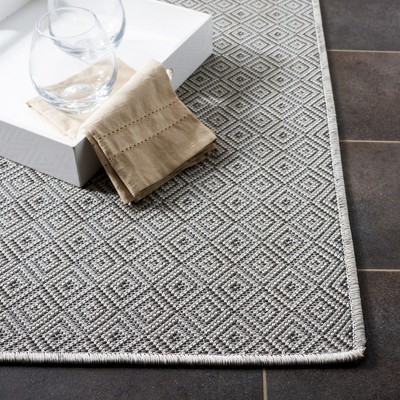 Gray Diamond Pattern Synthetic Indoor/Outdoor Area Rug, 5'-1" x 7'-6"