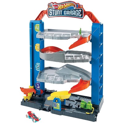 Hot Wheels GNL70 City Stunt Garage Kids Playset Multi Level Vertical Tower with Elevator, Parking Spaces, Fuel Station, and 1 Car