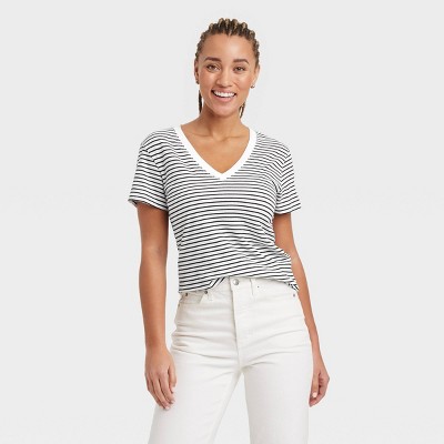 Women's Short Sleeve V-Neck T-Shirt - Universal Thread™