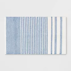 Patterned Accent Rug Blue/White - Pillowfort™