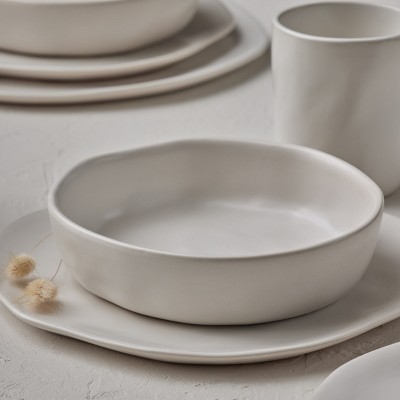 Hekonda Beige and White Ceramic 32-Piece Dinnerware Set
