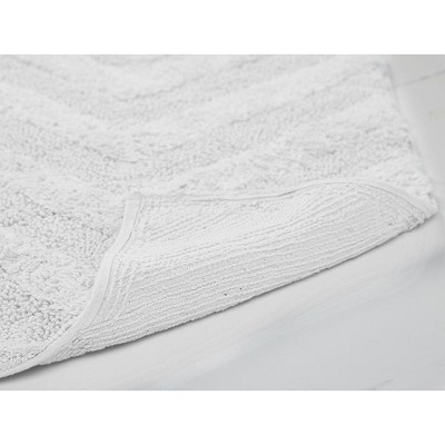 Hugo White Cotton Chevron Tufted Non-Slip Bath Rug 24" x 40"