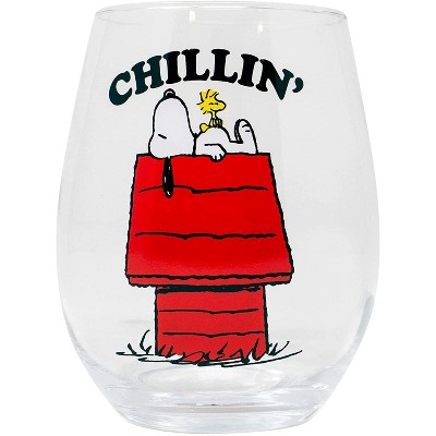 Silver Buffalo Peanuts Snoopy Chillin 20oz Stemless Wine Glass