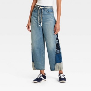 Jeans de mujer de tiro alto, corte barrel, print de bandana - Universal Thread™ lavado medio