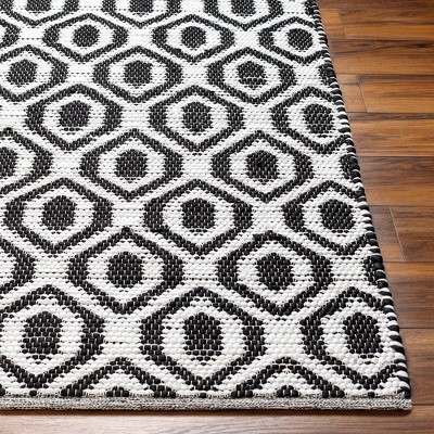 Handmade Black and Ivory Braided Synthetic Area Rug 5' x 7'