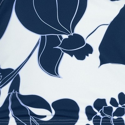 white/navy lilies placement