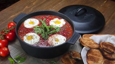 Bayou Classic 10-Inch Black Cast Iron Wedge Cornbread Skillet Pan