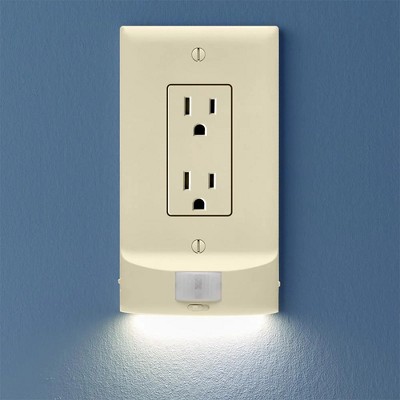 4 Wall Outlet LED Night Light Easy Snap On Outlet Cover Plate No Wires  Battery In White (As Is Item) - Bed Bath & Beyond - 30542850