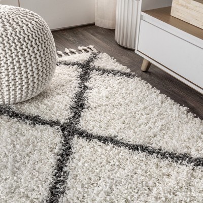Reversible Grey/Cream Moroccan Geometric Trellis Shag Rug 4' x 6'