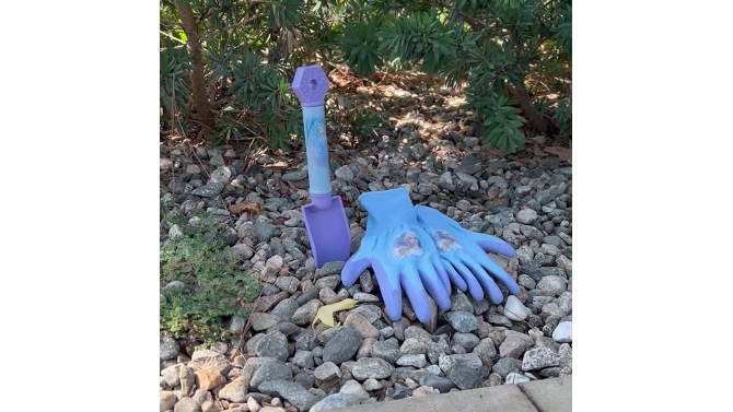 Disney Frozen Kid&#39;s Gloves and Shovel Set, 2 of 6, play video