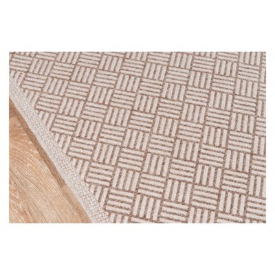Tan Geometric Stain-Resistant Synthetic Indoor/Outdoor Rug 2' x 3'