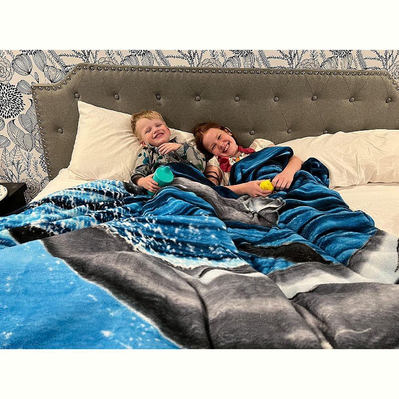 Dawhud Direct  50" x 60" Fleece Blanket for Bed For Boys, Men, Unisex and Kids, 4 of 8